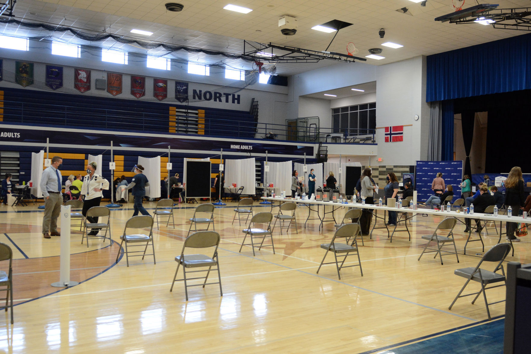 Baraboo High School hosts mass vaccination clinic